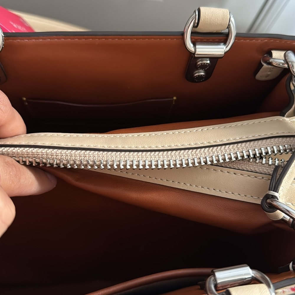 Must Go! Rouge Tweed Coach 25 - Picture 5 of 5